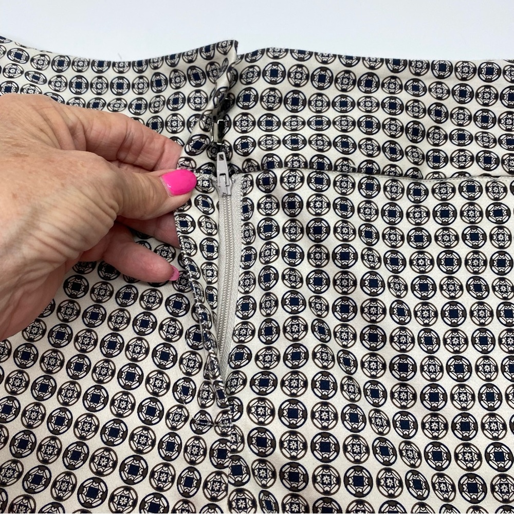 Bamboo Traders Womens Black & Cream Patterned Shorts Size 14 Bermuda Length - Picture 8 of 13